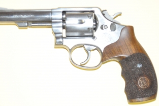 S&W K&L frame round but grips anatom logo